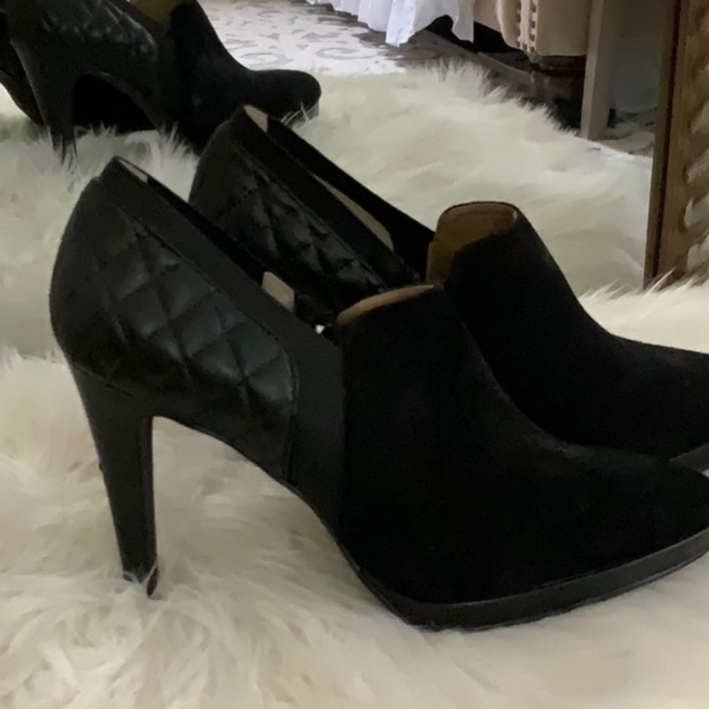 Shoes - Picture 2 of 7